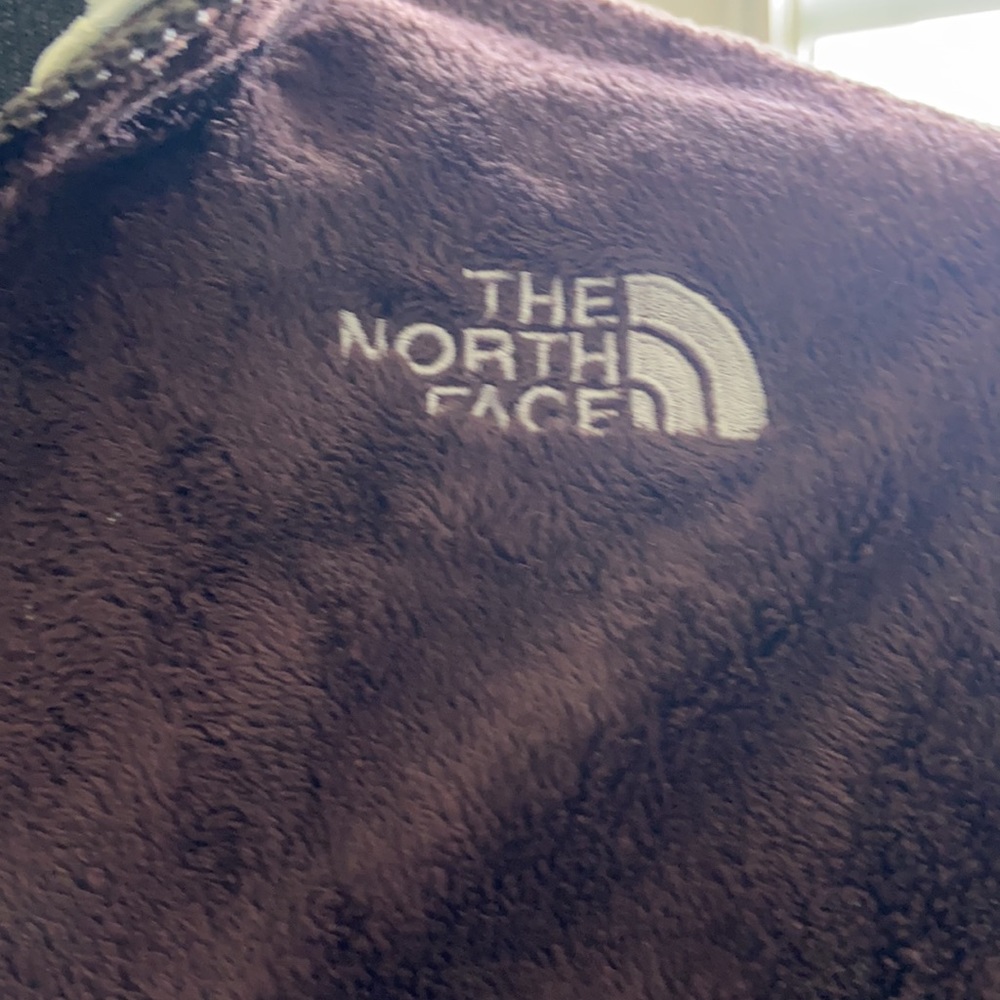 The. North Face Girls Jacket - Picture 5 of 15